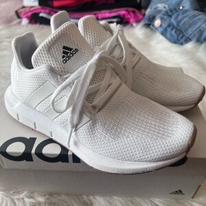 Adidas Swift Run. Youth Size 3.5